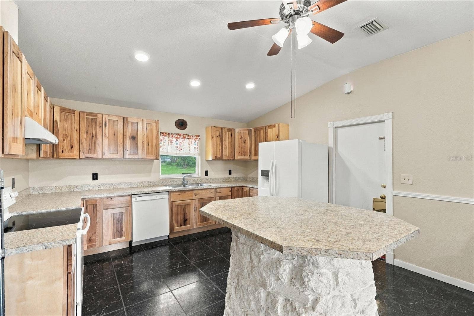 470 RIDGECREST DRIVE, Punta Gorda, FL 33982 470 RIDGECREST DRIVE, Punta Gorda, FL 33982