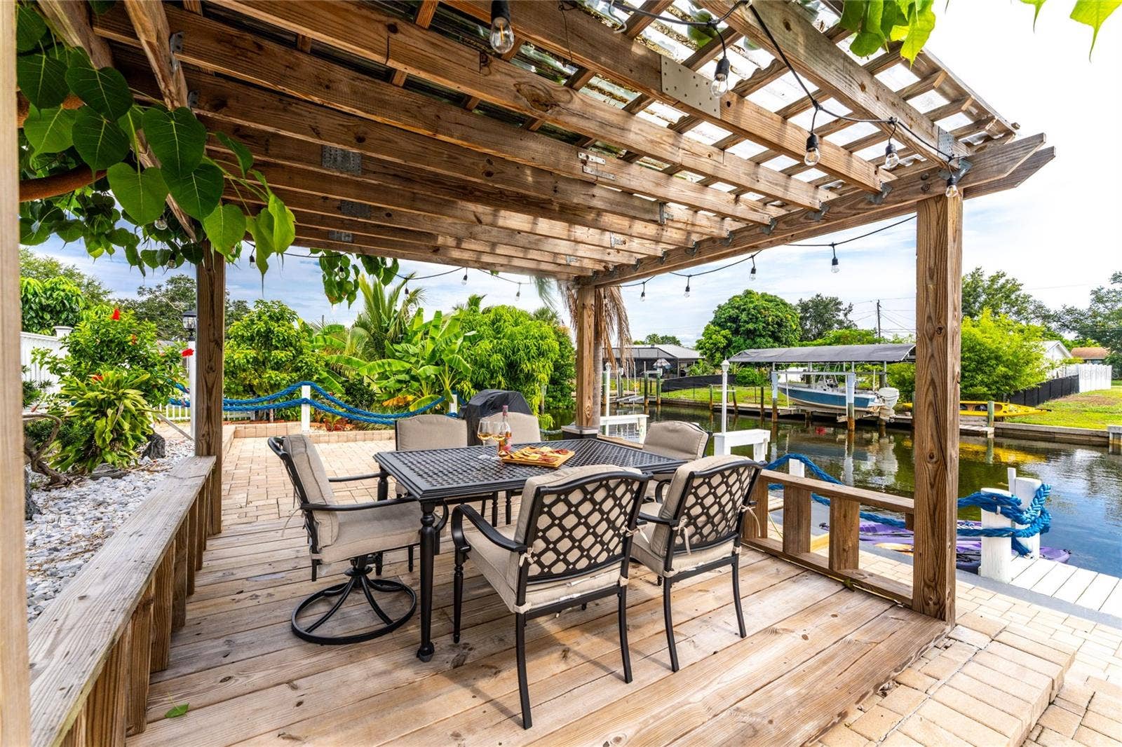 137 DOWLING AVENUE NE, Port Charlotte, FL 33952 137 DOWLING AVENUE NE, Port Charlotte, FL 33952