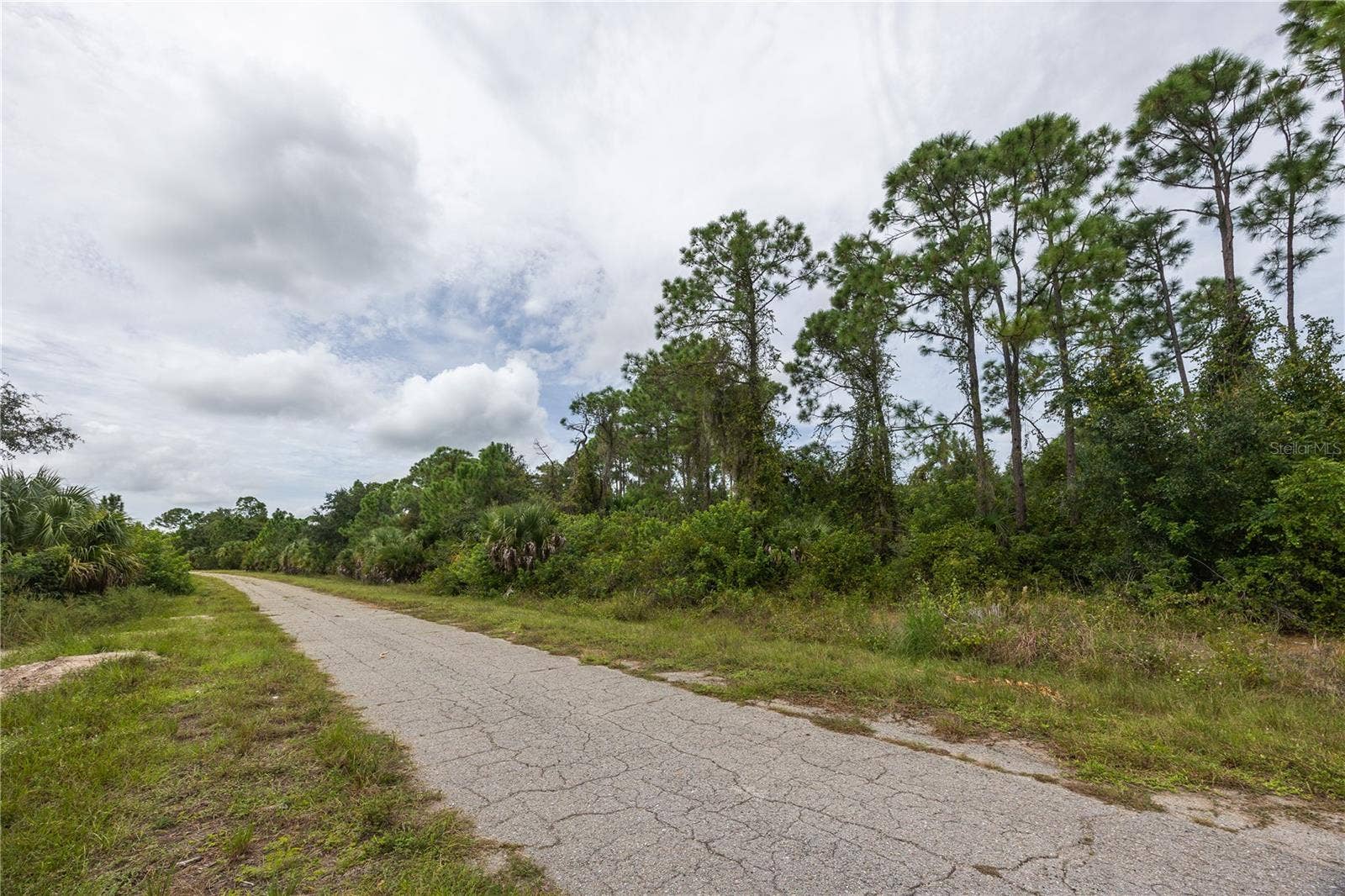 GLADVIEW CIRCLE, North Port, FL 34288