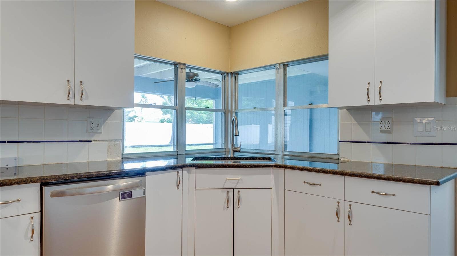 Bright. Cheerful. Granite countertops. Tile backsplash.