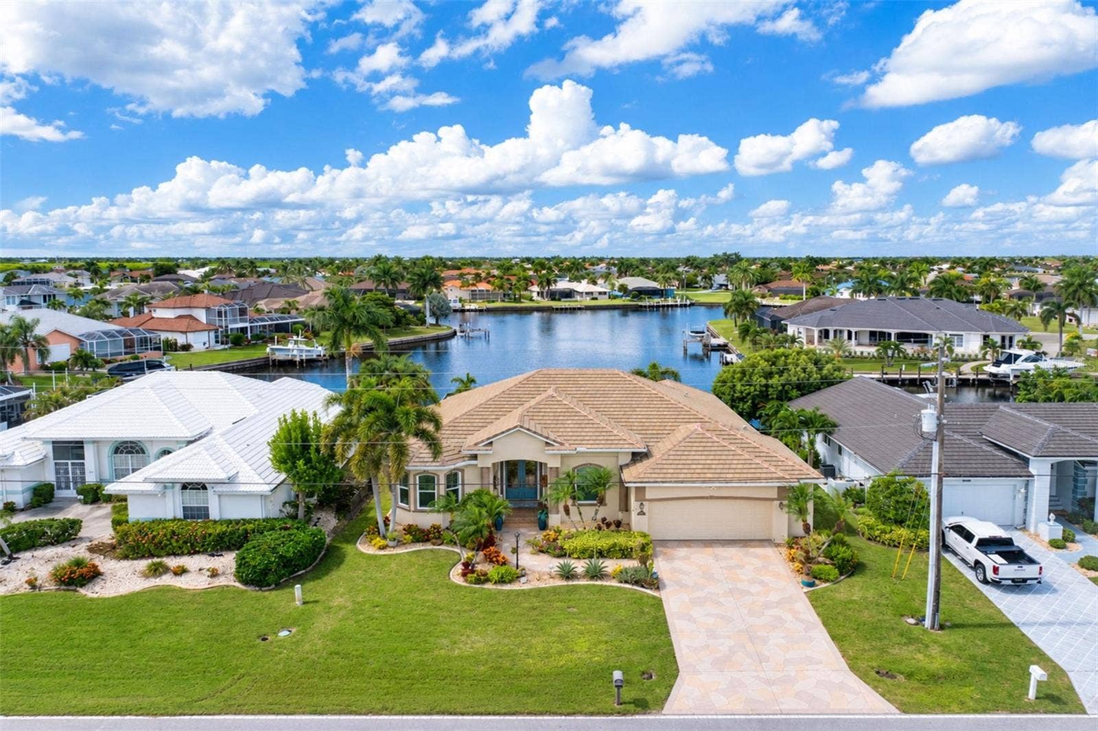 472 MACEDONIA DR, Punta Gorda, FL 33950 472 MACEDONIA DR, Punta Gorda, FL 33950