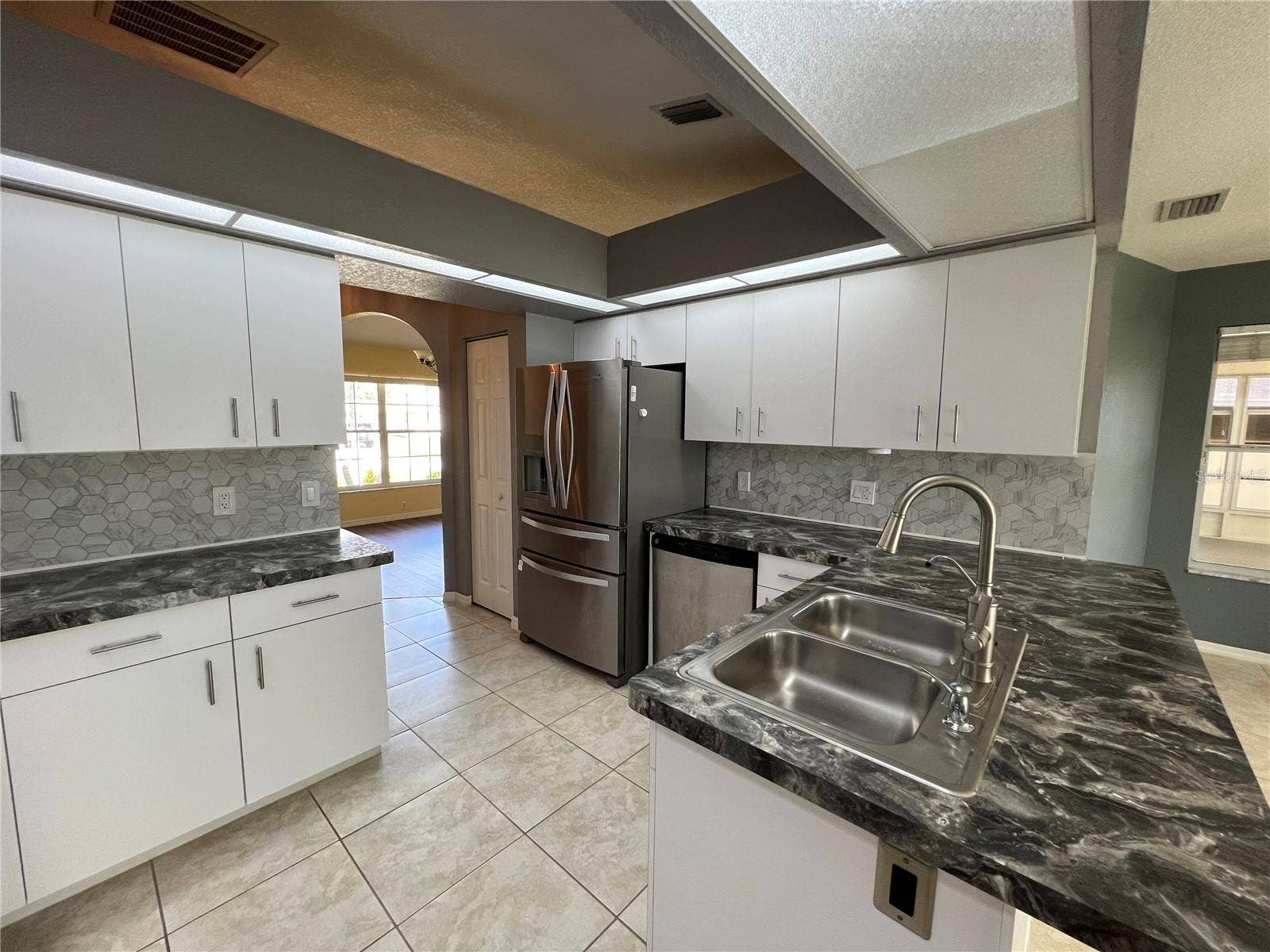 4055 ALLURE LANE, North Port, FL 34287 Well equipped kitchen