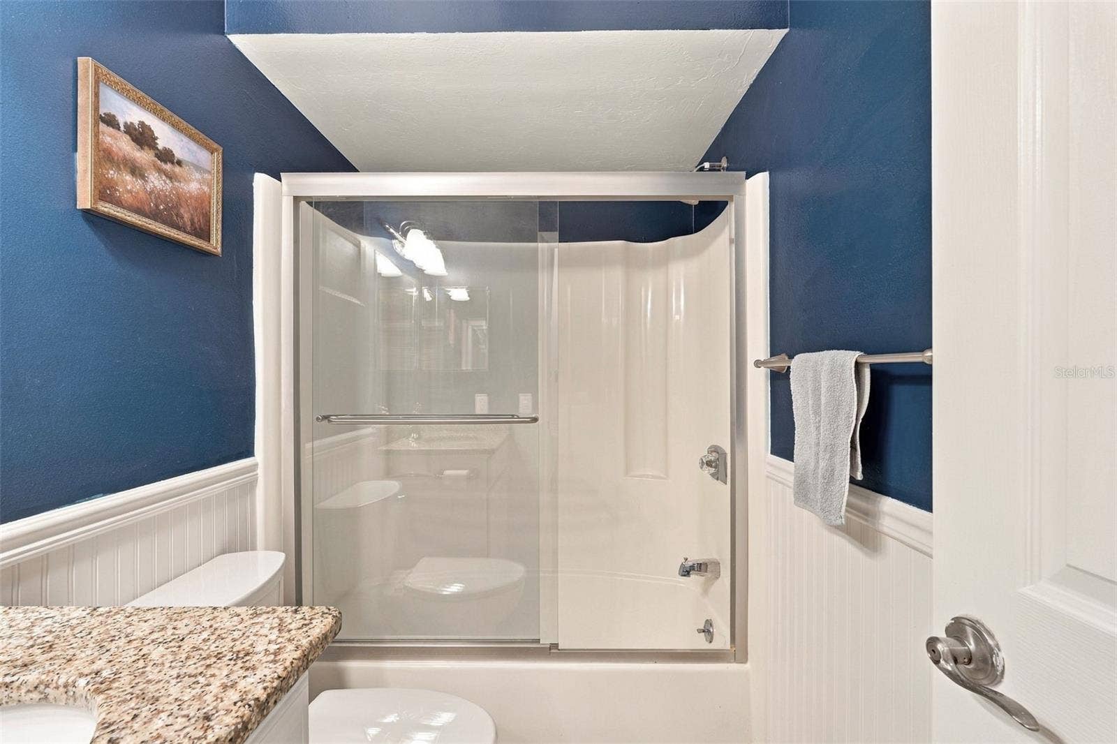 12538 SW KINGSWAY CIRCLE, #1008, Lake Suzy, FL 34269 Guest Bathroom Features Granite Countertops and Tub/Shower Combo