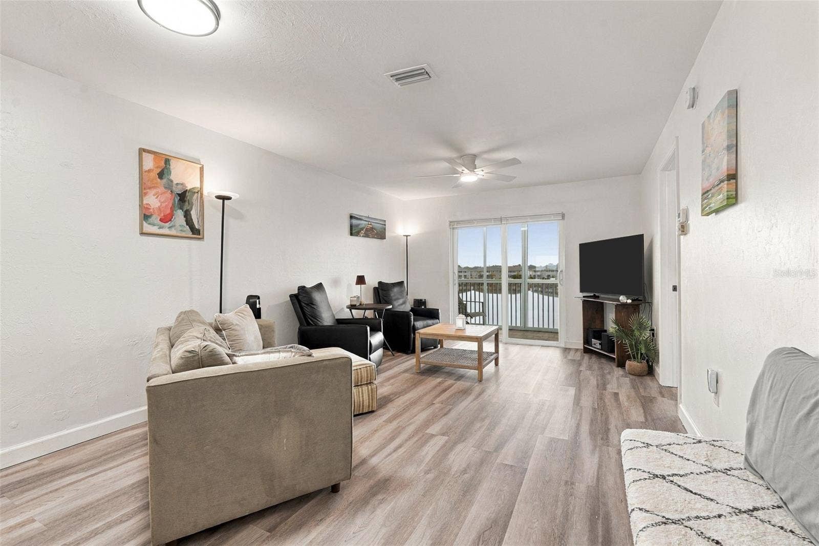 12538 SW KINGSWAY CIRCLE, #1008, Lake Suzy, FL 34269 Bright and Airy Living Space