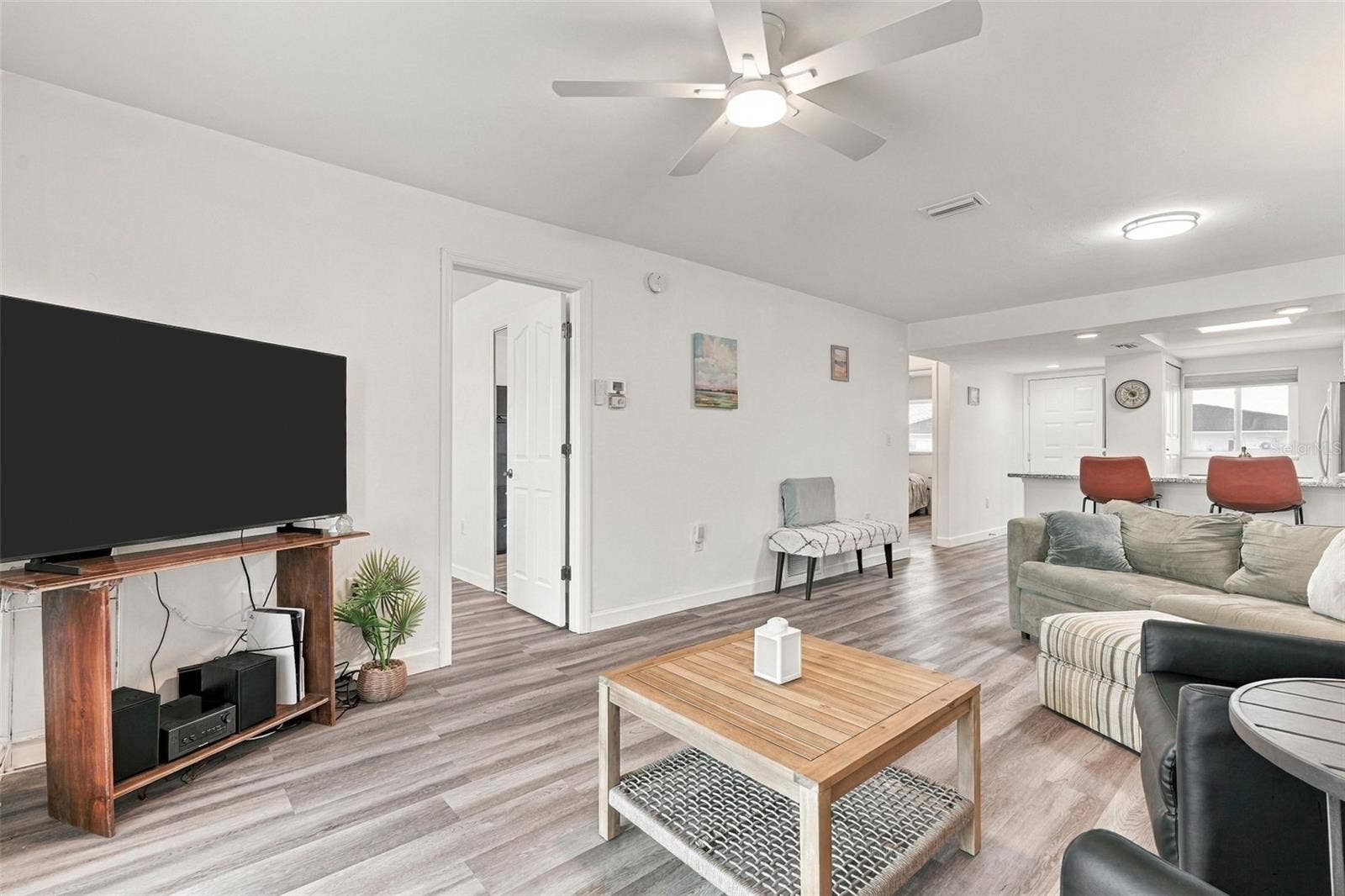 12538 SW KINGSWAY CIRCLE, #1008, Lake Suzy, FL 34269 Open and Comfortable Living rOOM