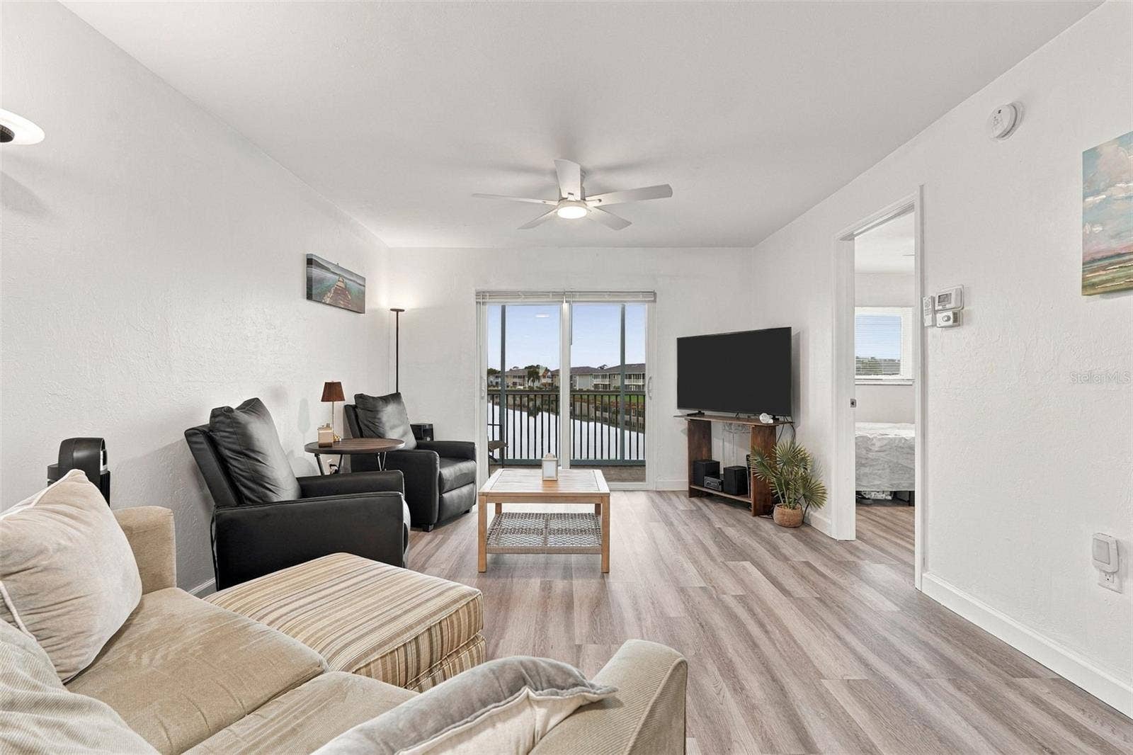 12538 SW KINGSWAY CIRCLE, #1008, Lake Suzy, FL 34269 Bright and Airy Living Space