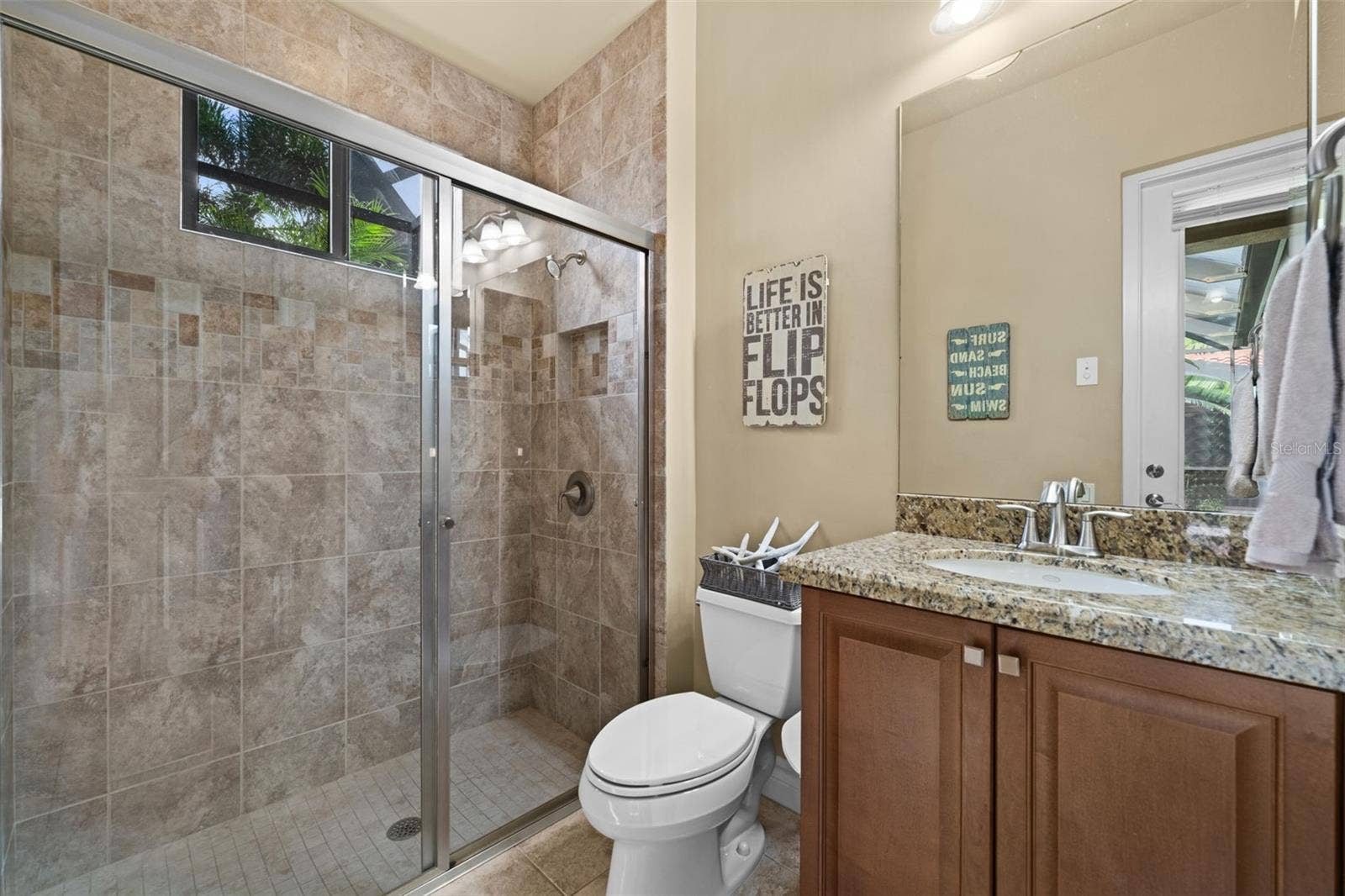 Guest / Pool Bath