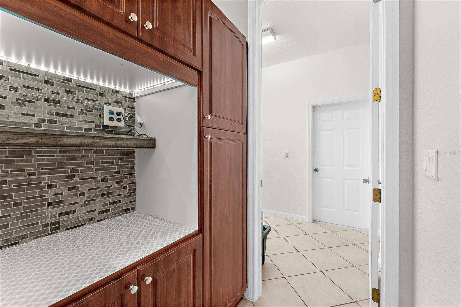2595 ROLLING ROAD, North Port, FL 34288 Kitchen