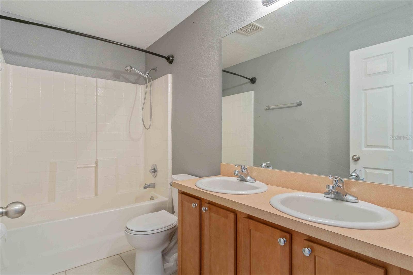 Guest bathroom #1