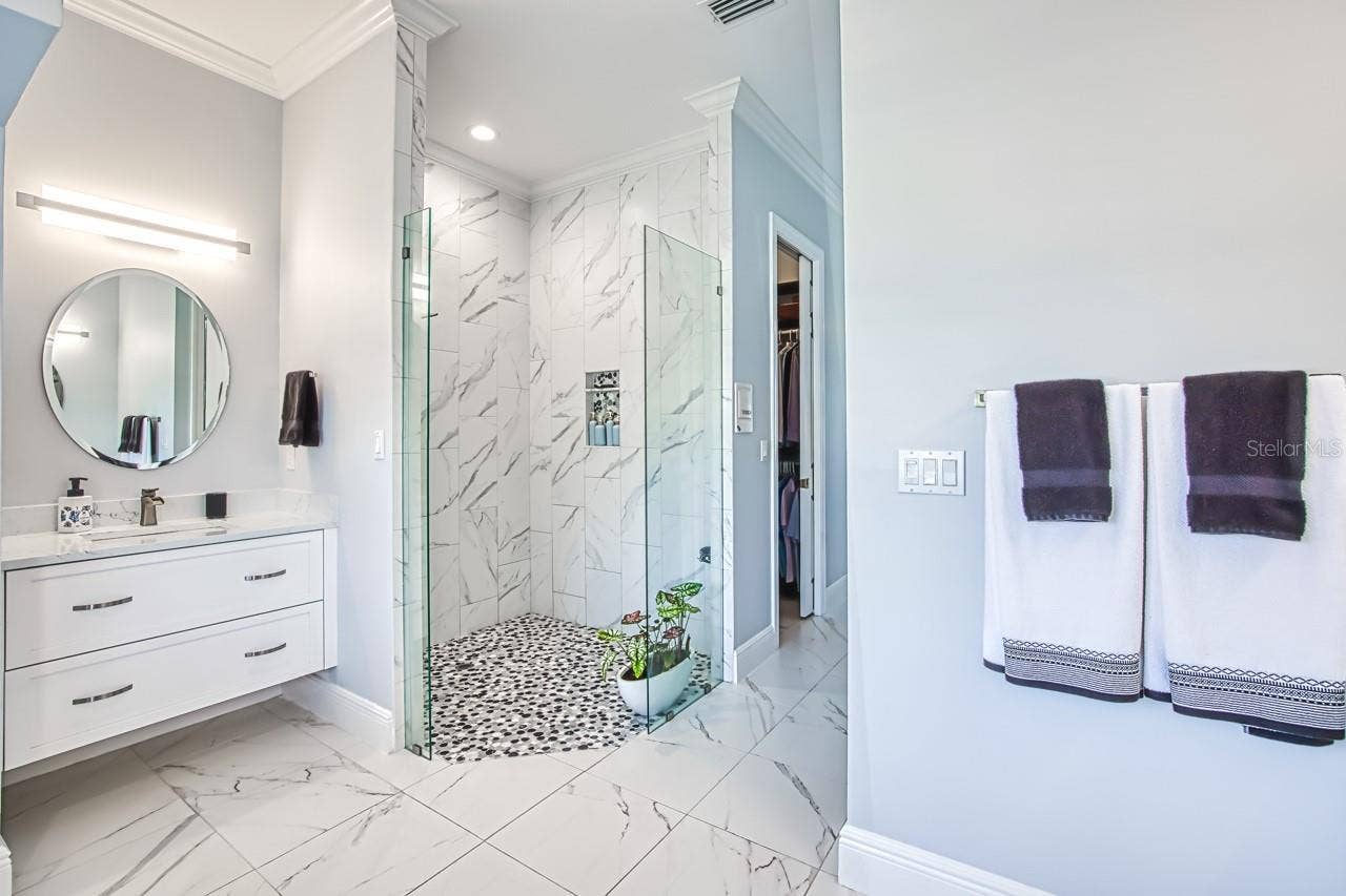 8625 SOUTHWIND BAY CIRCLE, Fort Myers, FL 33908 Walk in Shower