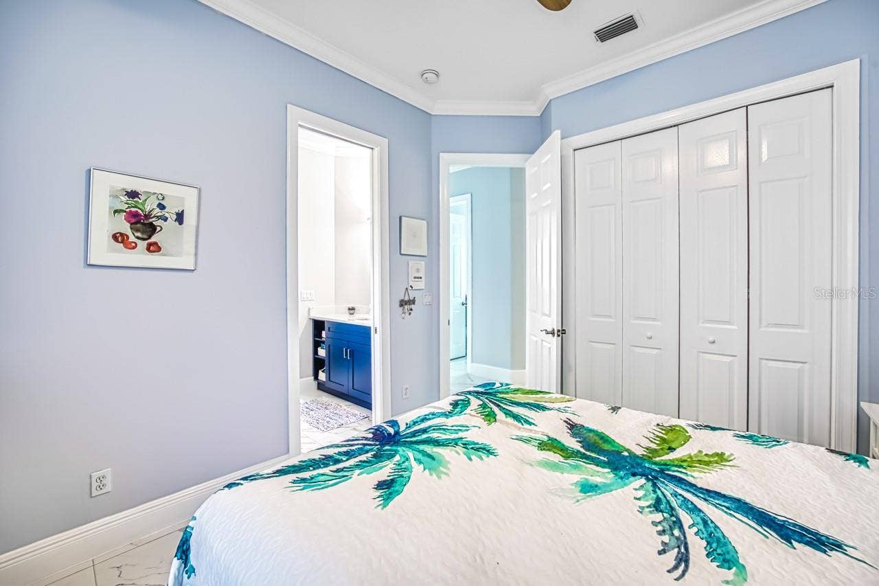 8625 SOUTHWIND BAY CIRCLE, Fort Myers, FL 33908 Guest bedroom with Jack and Jill bathroom