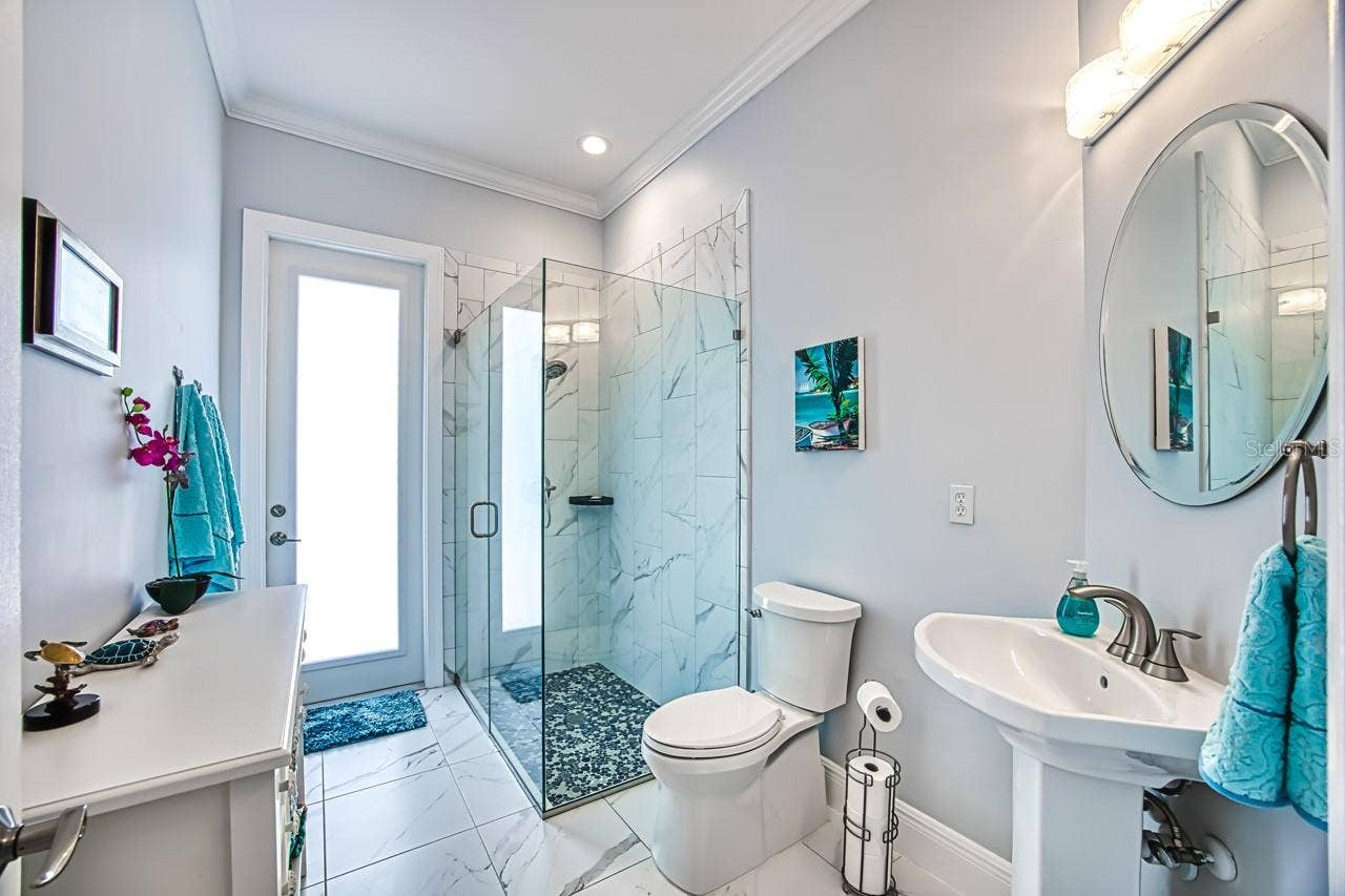 8625 SOUTHWIND BAY CIRCLE, Fort Myers, FL 33908 3rd full bathroom - that opens to the pool lanai