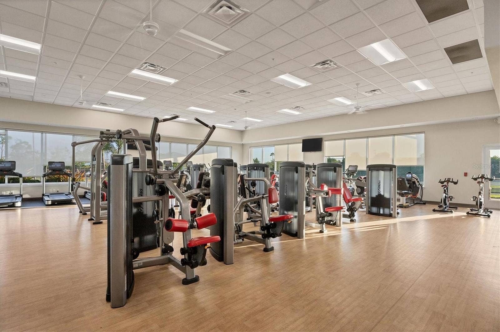 State-of-the-art fitness center open 365days/24/7