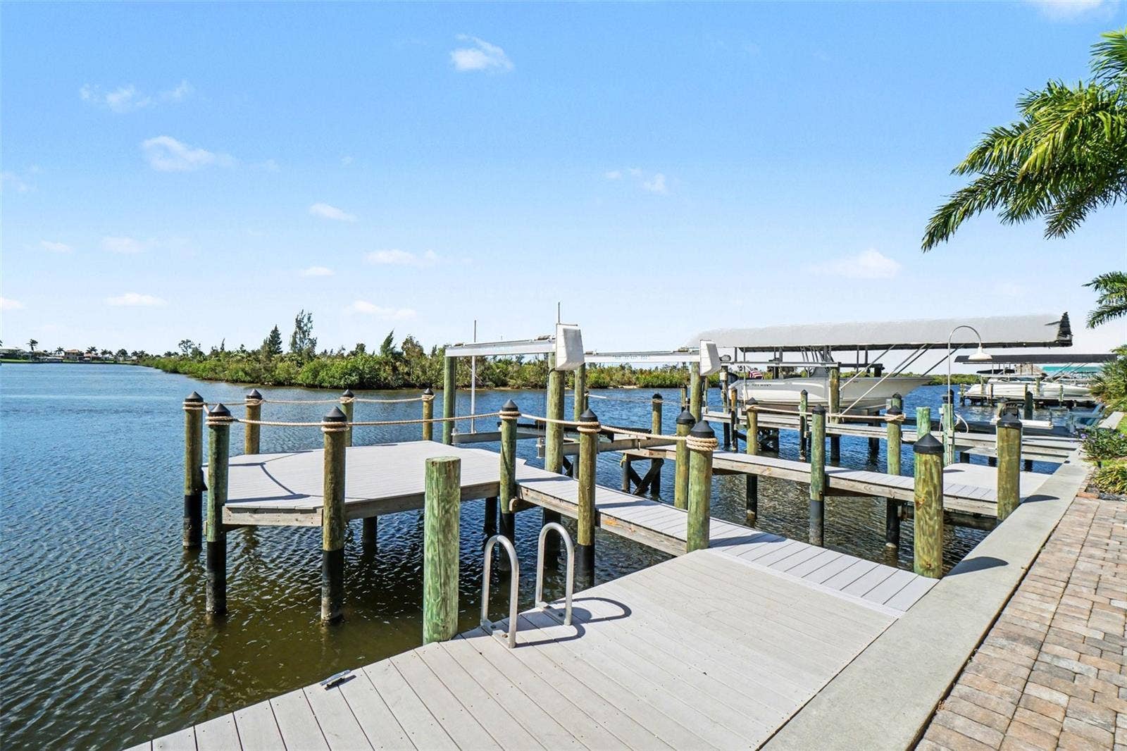 4214 GULFSTREAM PARKWAY, Cape Coral, FL 33993 4214 GULFSTREAM PARKWAY, Cape Coral, FL 33993