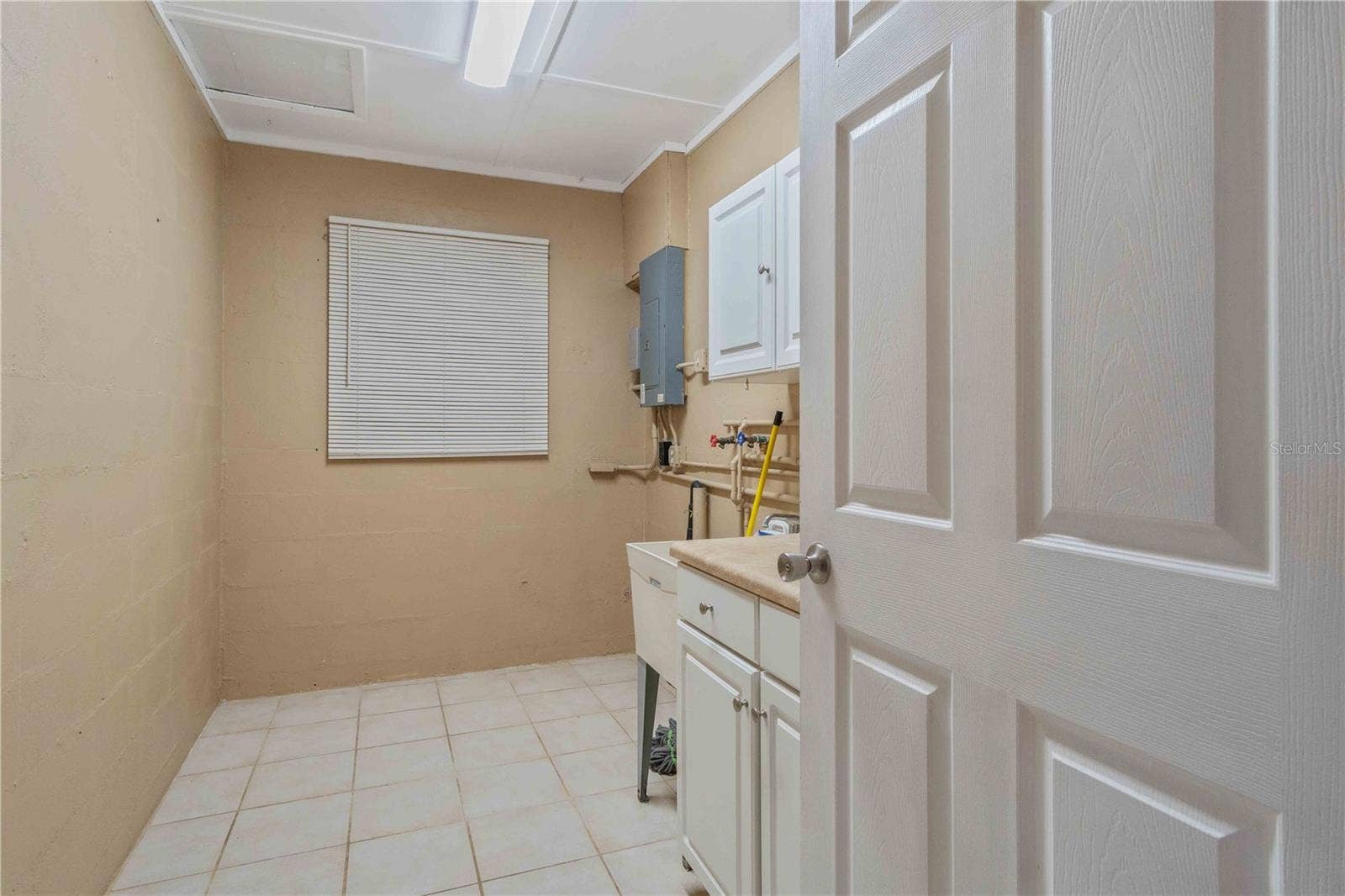 11144 3RD AVENUE, Punta Gorda, FL 33955 Laundry room