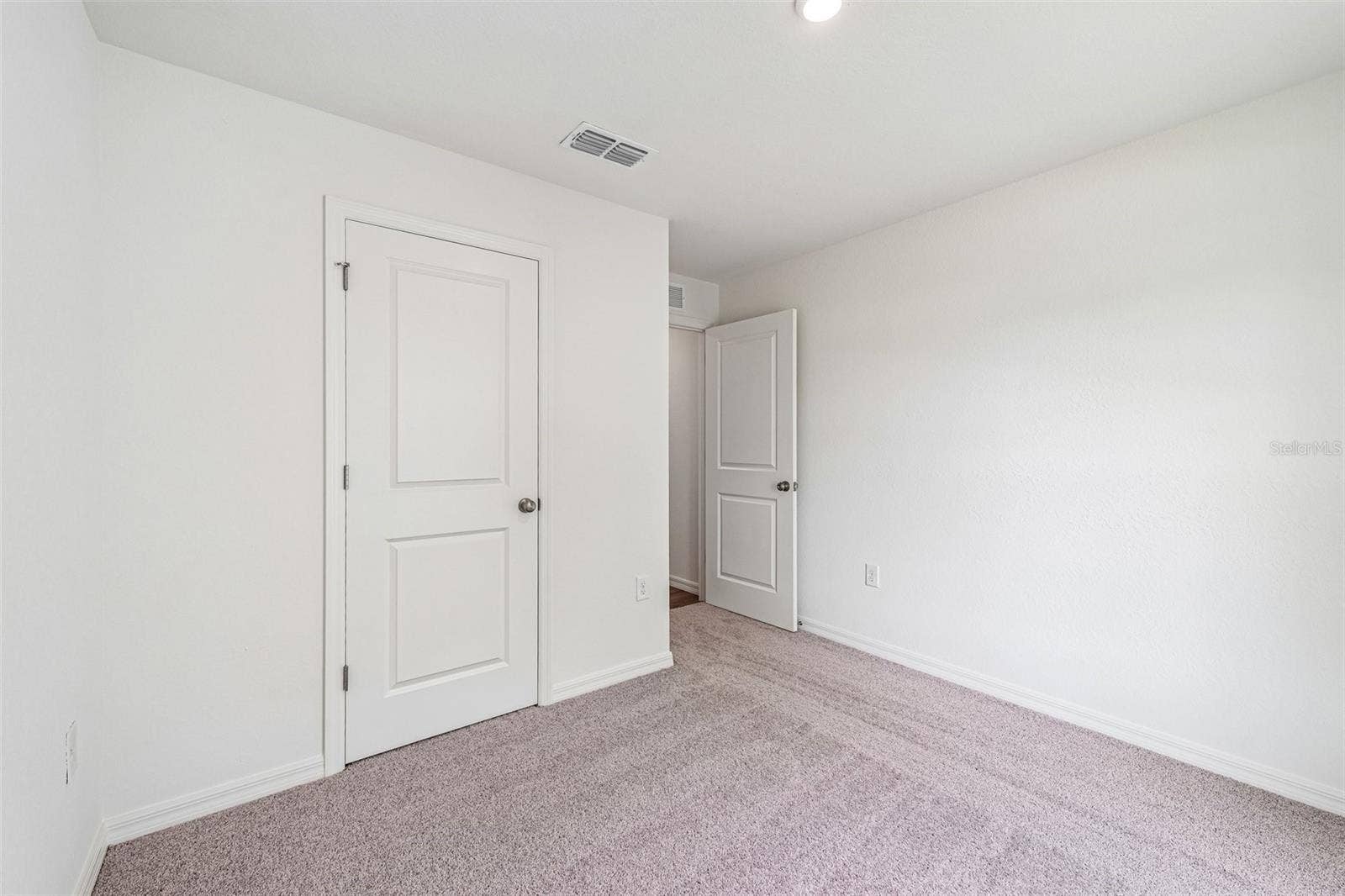 7726 95TH COURT, Vero Beach, FL 32967 7726 95TH COURT, Vero Beach, FL 32967