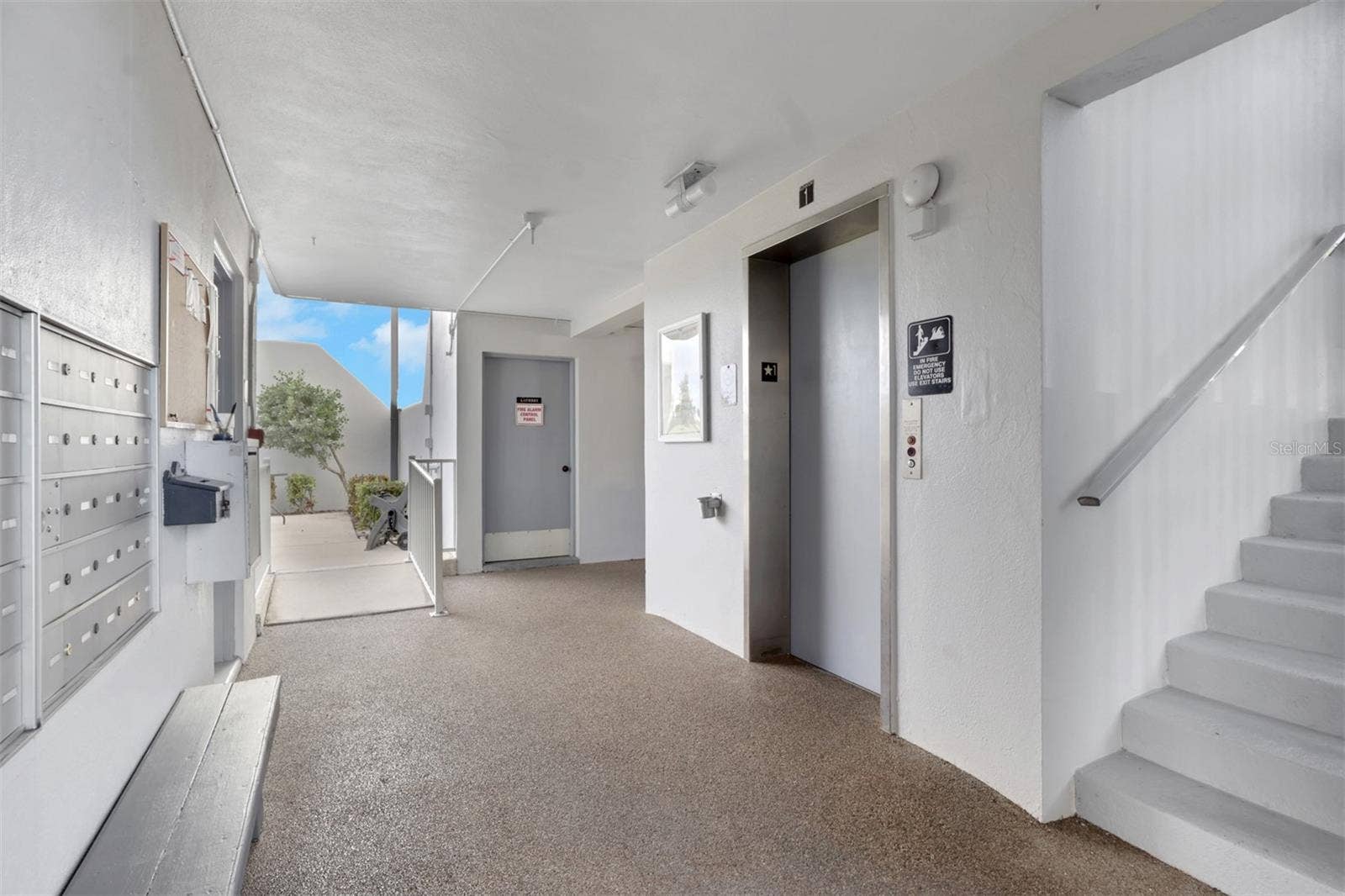 Choice of elevator or stairs