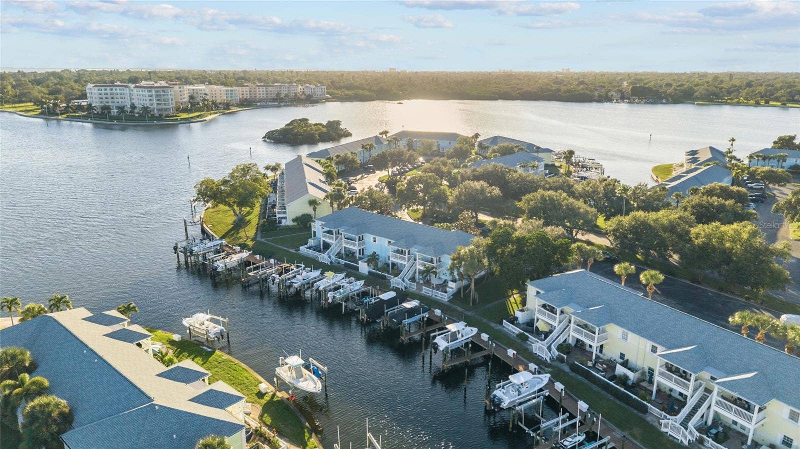 5202 BEACH DRIVE SE, #D, St Petersburg, FL 33705 5202 BEACH DRIVE SE, #D, St Petersburg, FL 33705