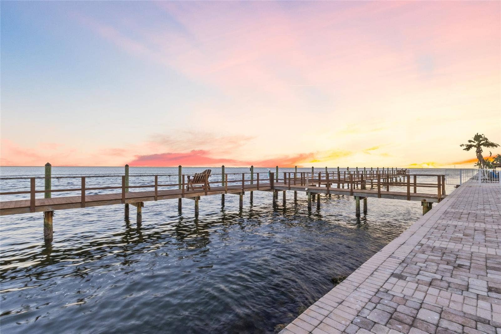 5202 BEACH DRIVE SE, #D, St Petersburg, FL 33705 5202 BEACH DRIVE SE, #D, St Petersburg, FL 33705