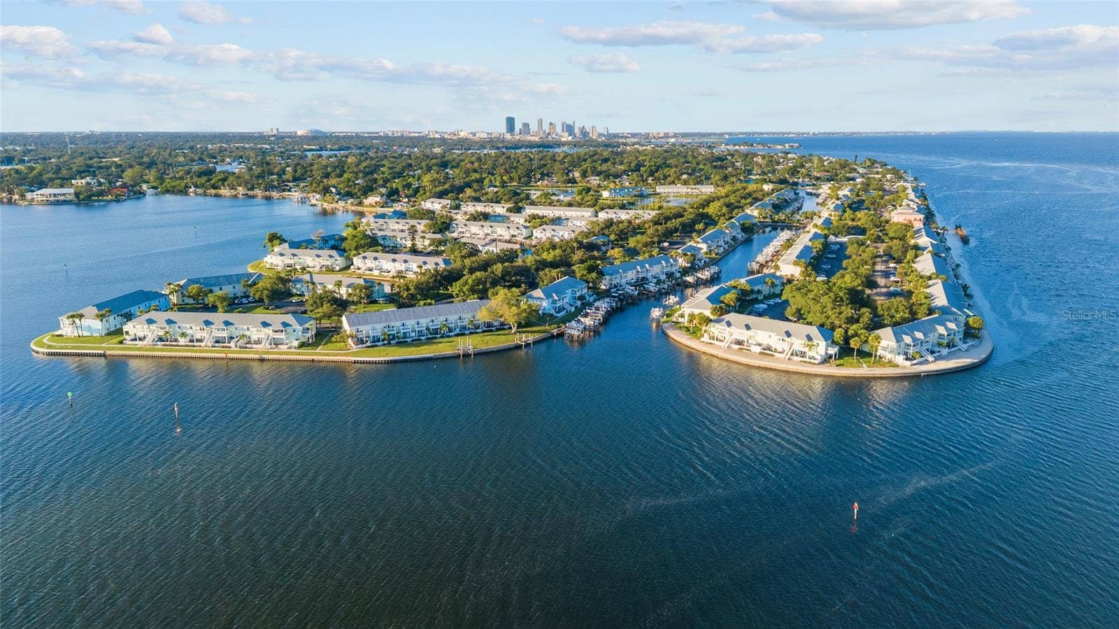 5202 BEACH DRIVE SE, #D, St Petersburg, FL 33705 5202 BEACH DRIVE SE, #D, St Petersburg, FL 33705