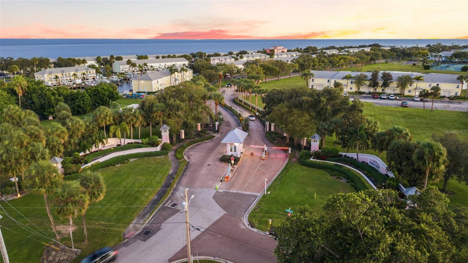 5202 BEACH DRIVE SE, #D, St Petersburg, FL 33705 5202 BEACH DRIVE SE, #D, St Petersburg, FL 33705