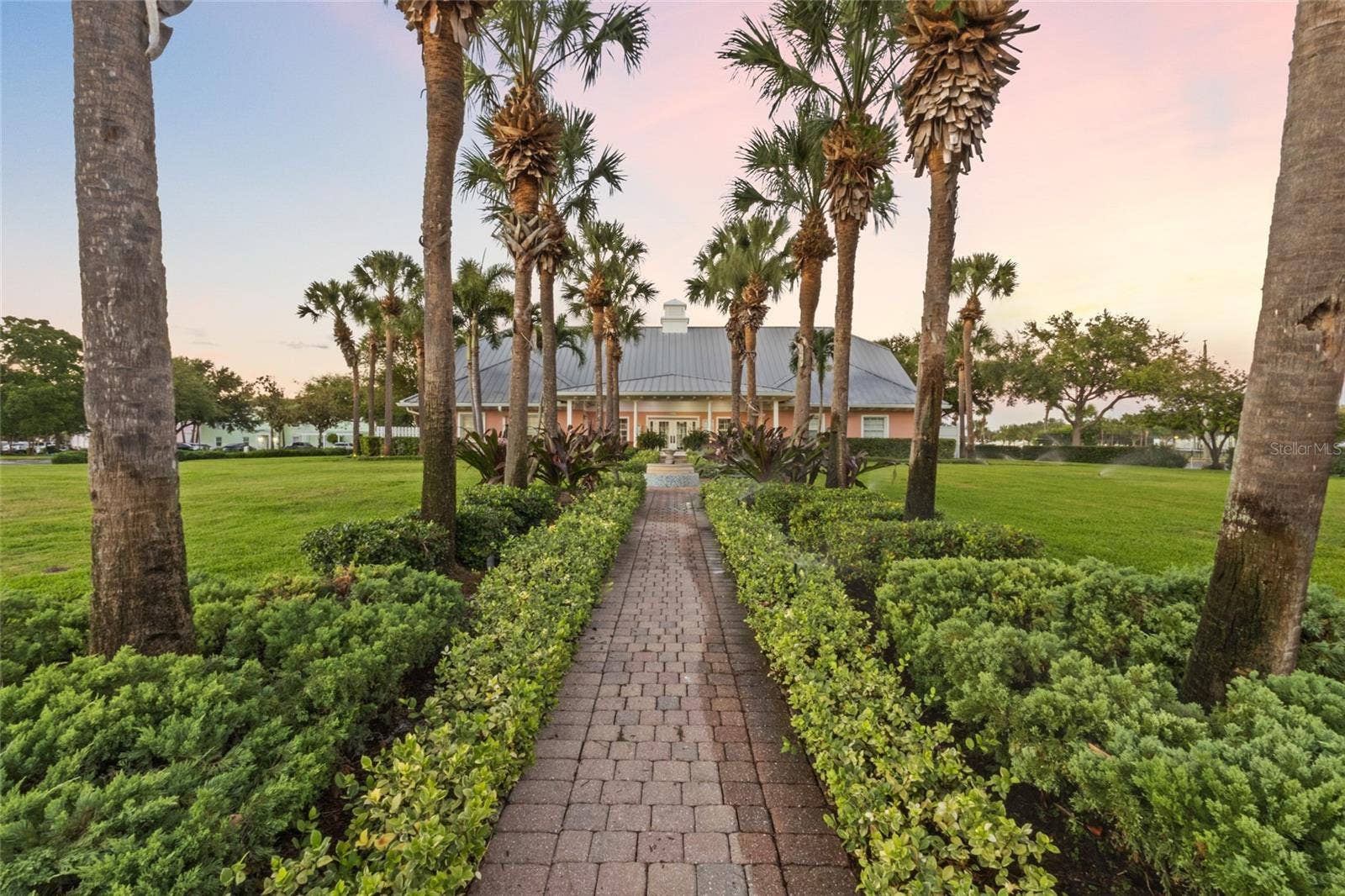 5202 BEACH DRIVE SE, #D, St Petersburg, FL 33705 5202 BEACH DRIVE SE, #D, St Petersburg, FL 33705