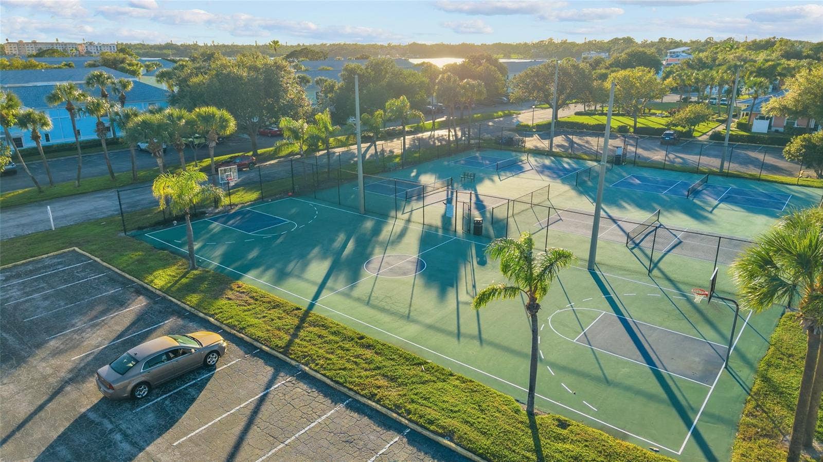 5202 BEACH DRIVE SE, #D, St Petersburg, FL 33705 5202 BEACH DRIVE SE, #D, St Petersburg, FL 33705