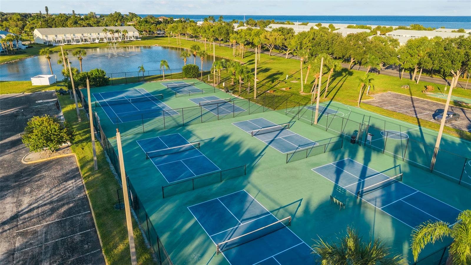5202 BEACH DRIVE SE, #D, St Petersburg, FL 33705 5202 BEACH DRIVE SE, #D, St Petersburg, FL 33705