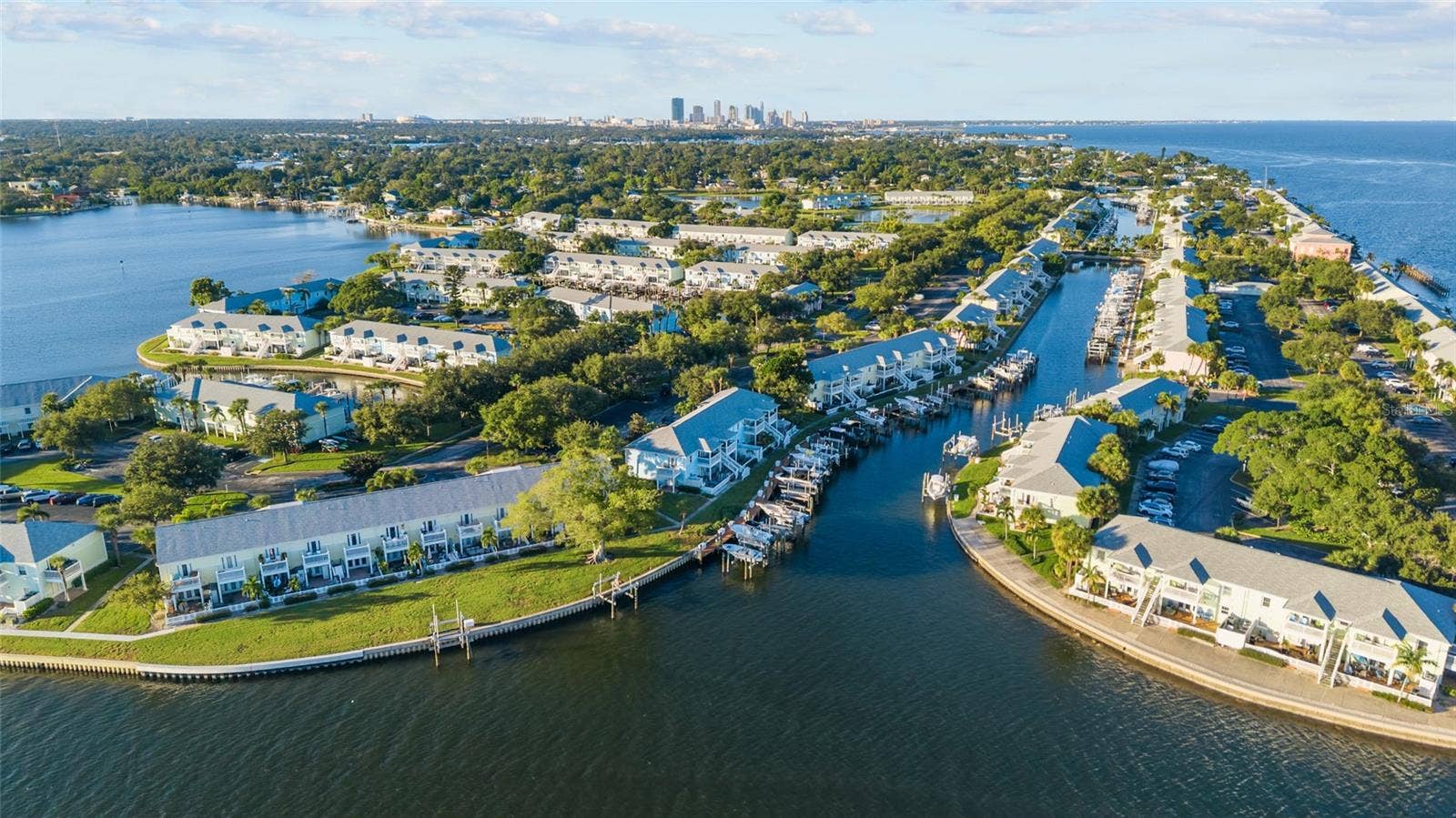 5202 BEACH DRIVE SE, #D, St Petersburg, FL 33705 5202 BEACH DRIVE SE, #D, St Petersburg, FL 33705