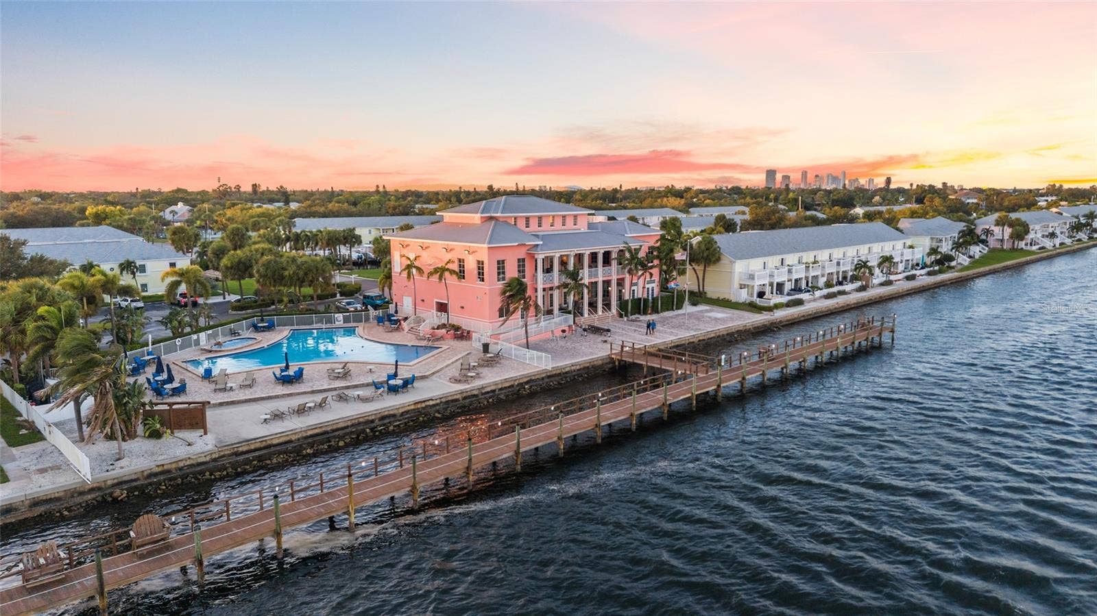 5202 BEACH DRIVE SE, #D, St Petersburg, FL 33705 5202 BEACH DRIVE SE, #D, St Petersburg, FL 33705