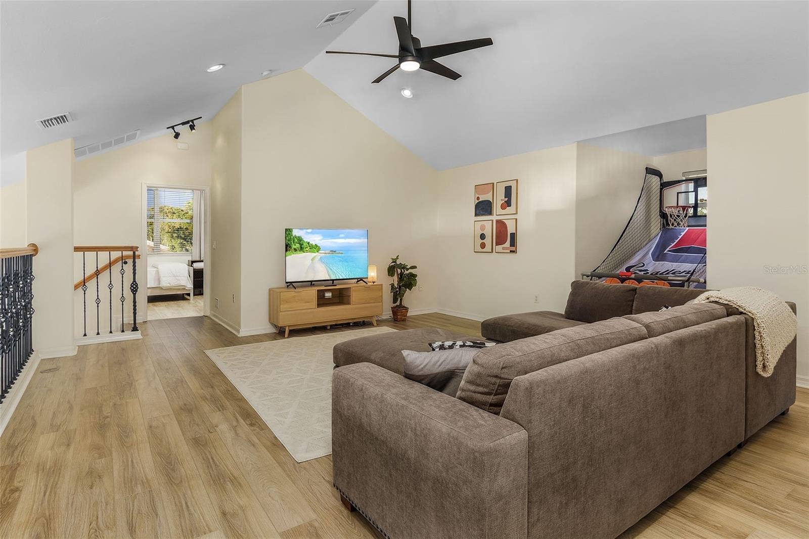197 ALBERT LANE, Port Charlotte, FL 33954 Grand upstairs loft for media & gaming fun!