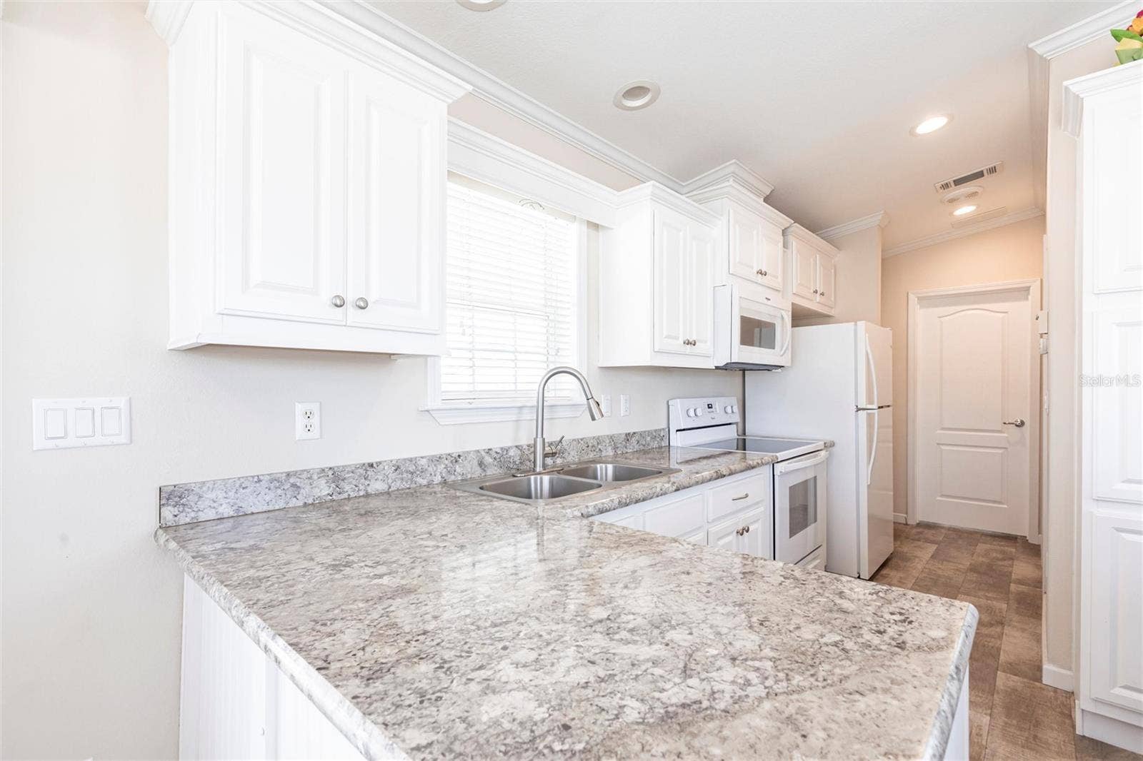 1329 TROUT, Punta Gorda, FL 33950 Kitchen counter space