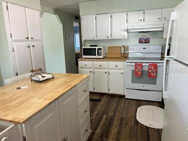 102 TROUT, Punta Gorda, FL 33950 Kitchen Island