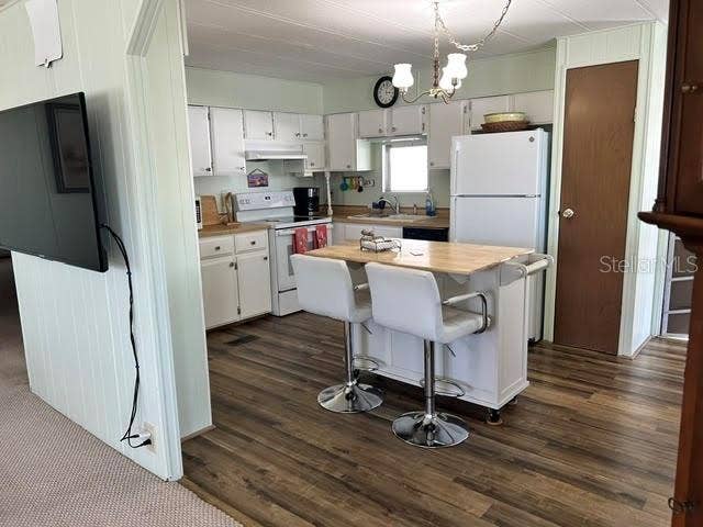 102 TROUT, Punta Gorda, FL 33950 Kitchen from living room