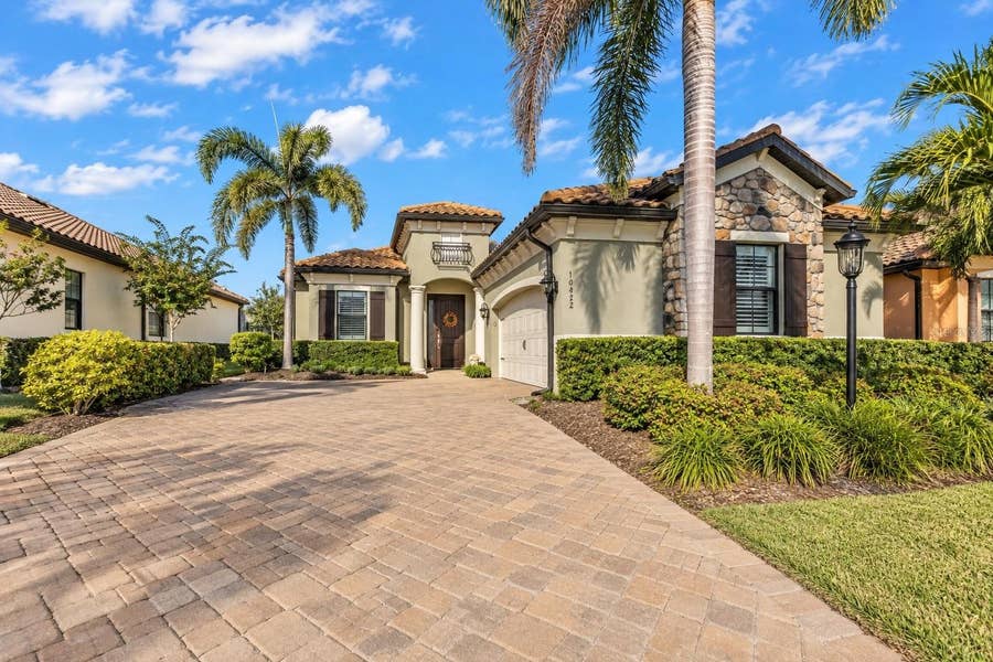 Property photo for 16422 HILLSIDE CIRCLE, Bradenton, FL