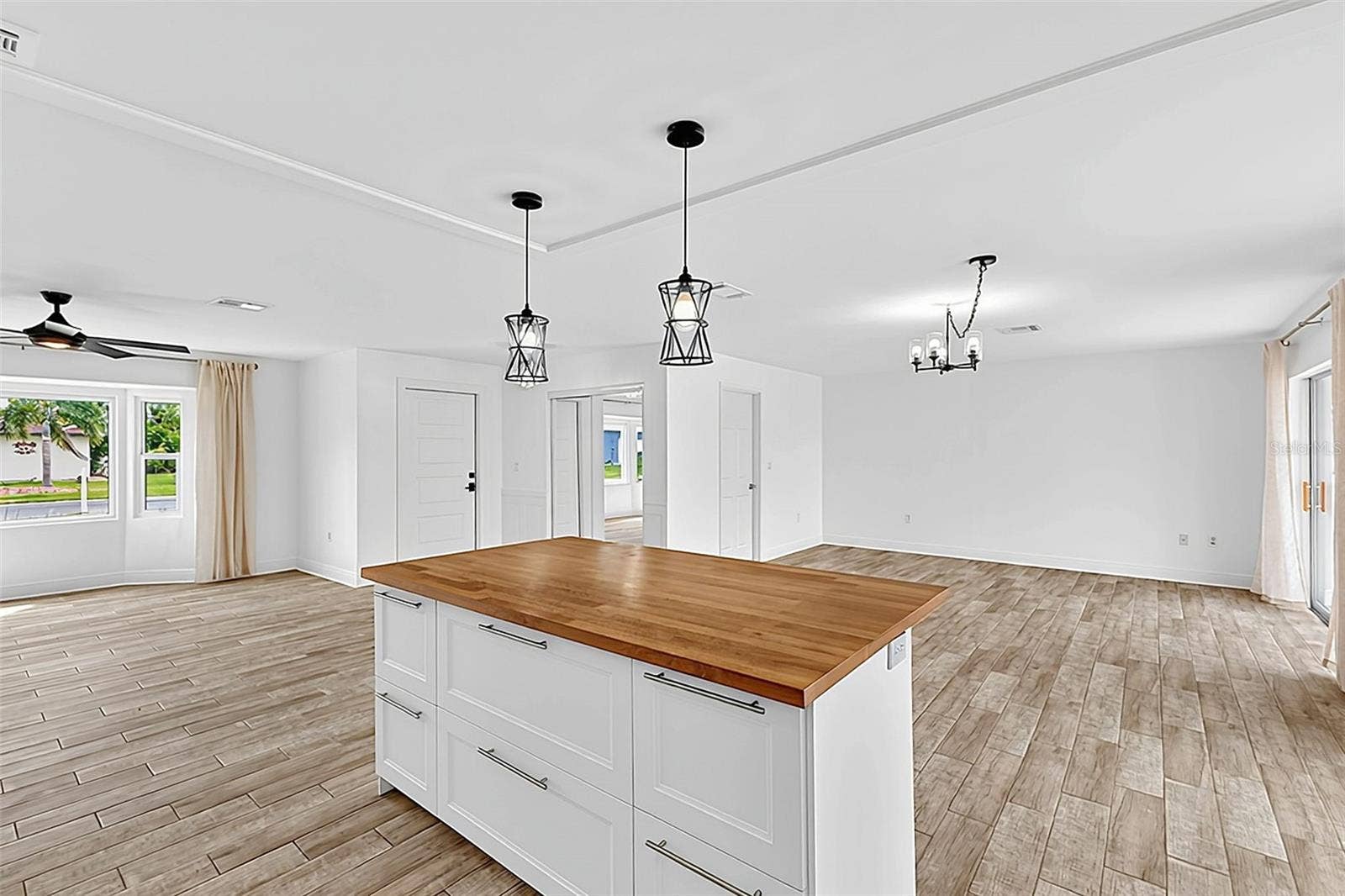 28 GOLFVIEW ROAD, Rotonda West, FL 33947 28 GOLFVIEW ROAD, Rotonda West, FL 33947
