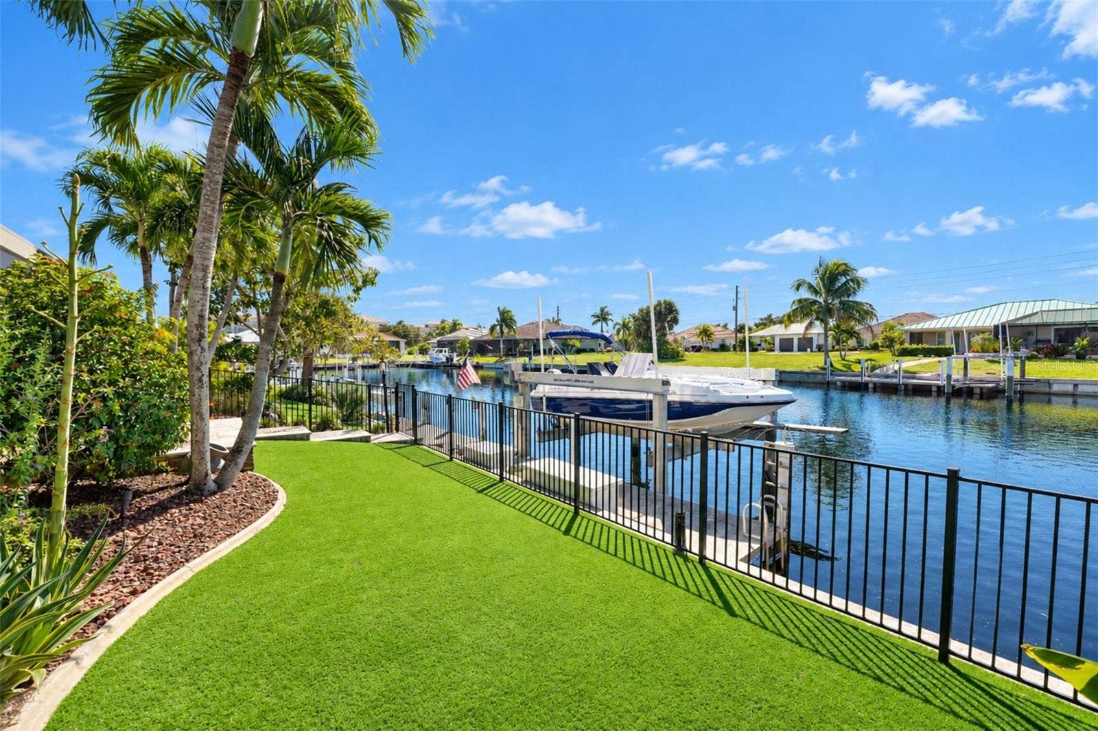 321 PALM ISLES CT, Punta Gorda, FL 33950 Artifical turf
