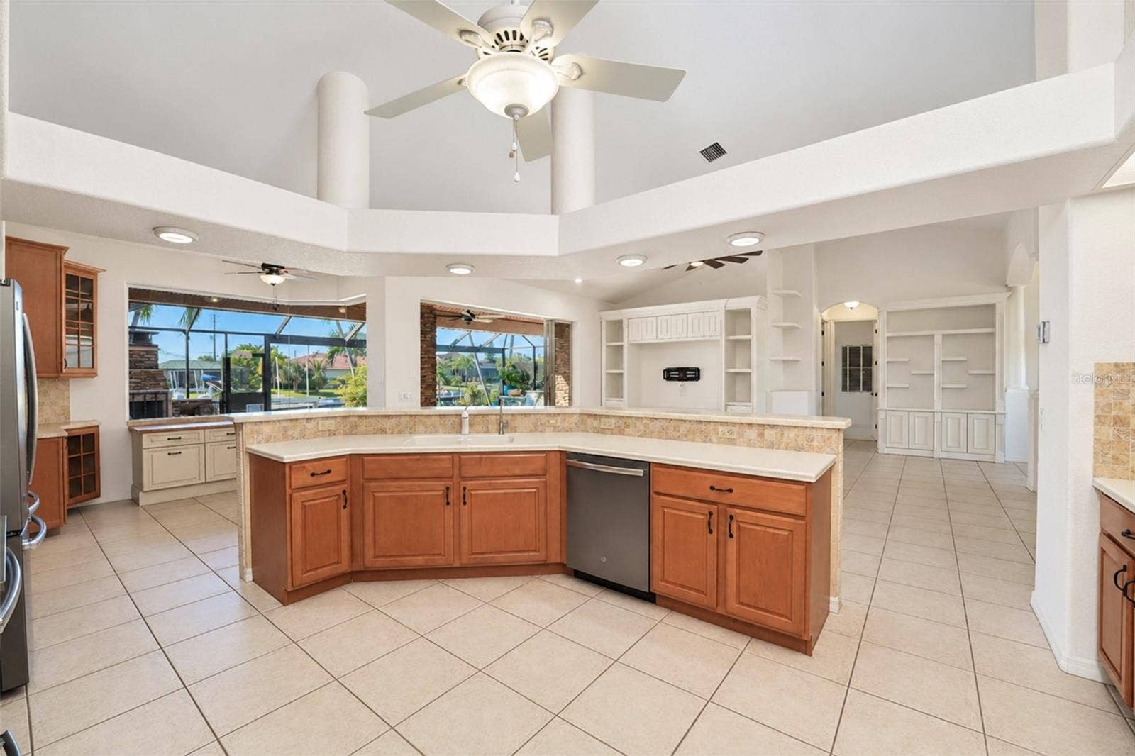 321 PALM ISLES CT, Punta Gorda, FL 33950 Kitchen island