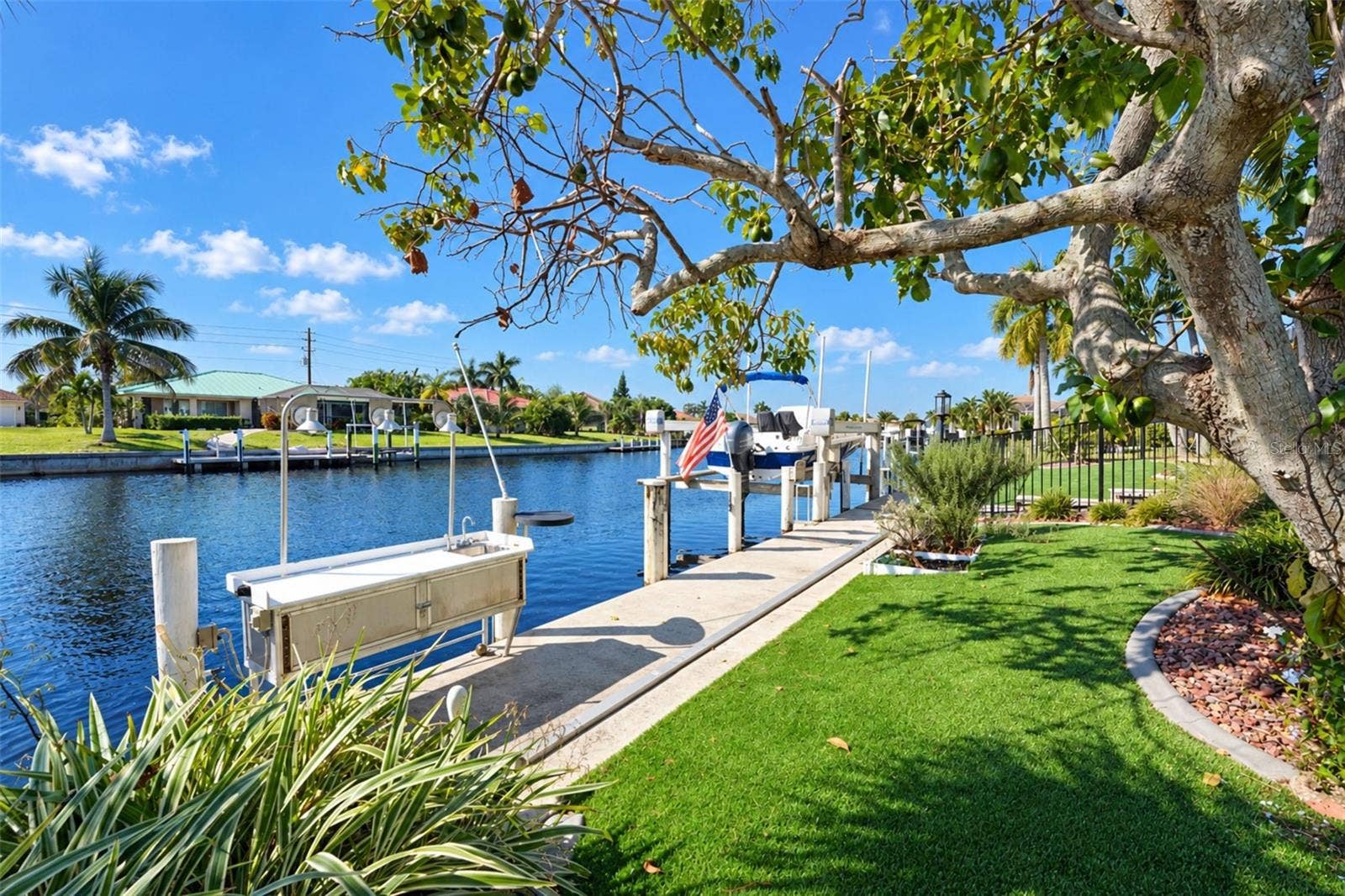 321 PALM ISLES CT, Punta Gorda, FL 33950 Dock box