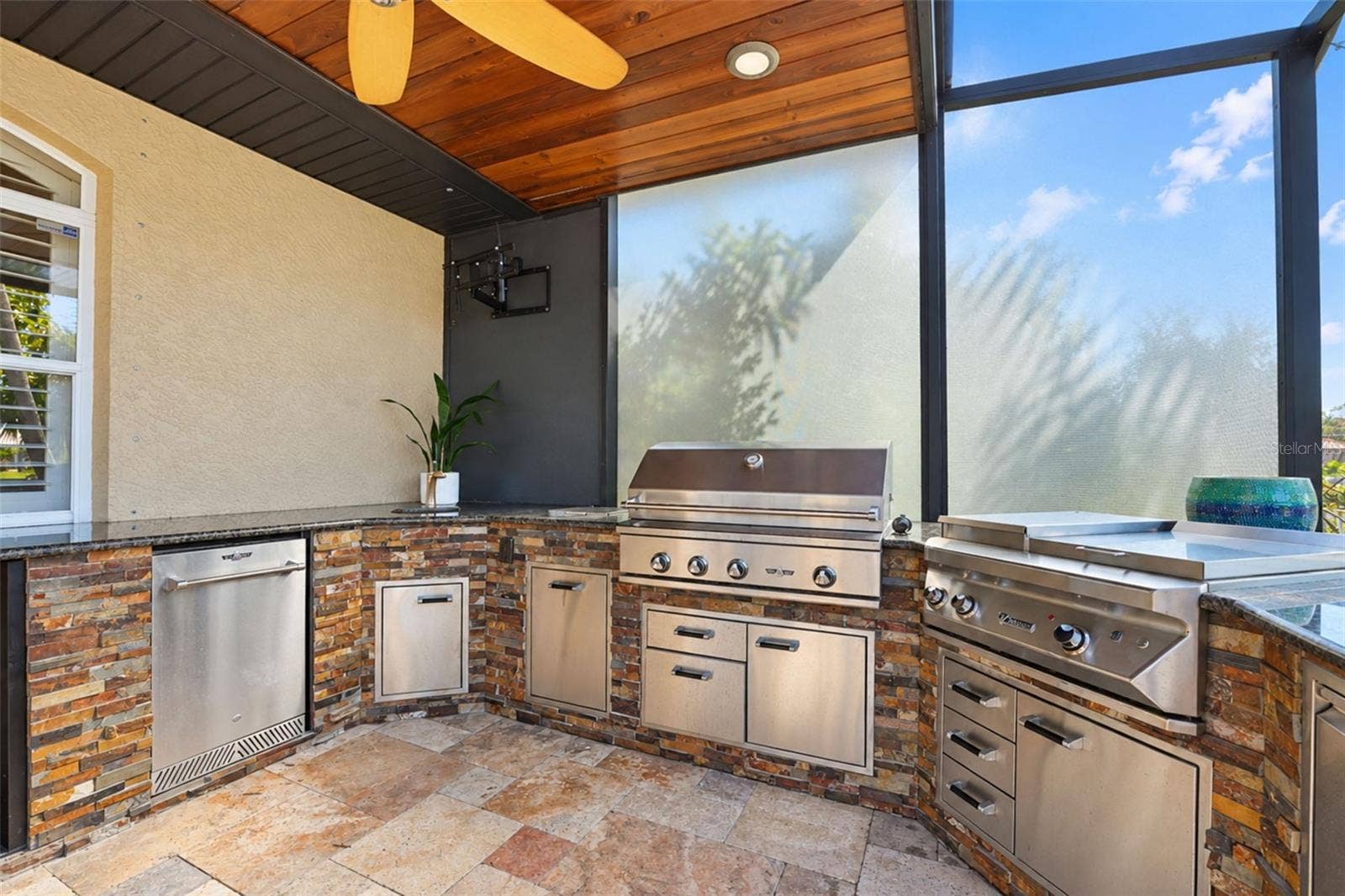 321 PALM ISLES CT, Punta Gorda, FL 33950 Outdoor kitchen