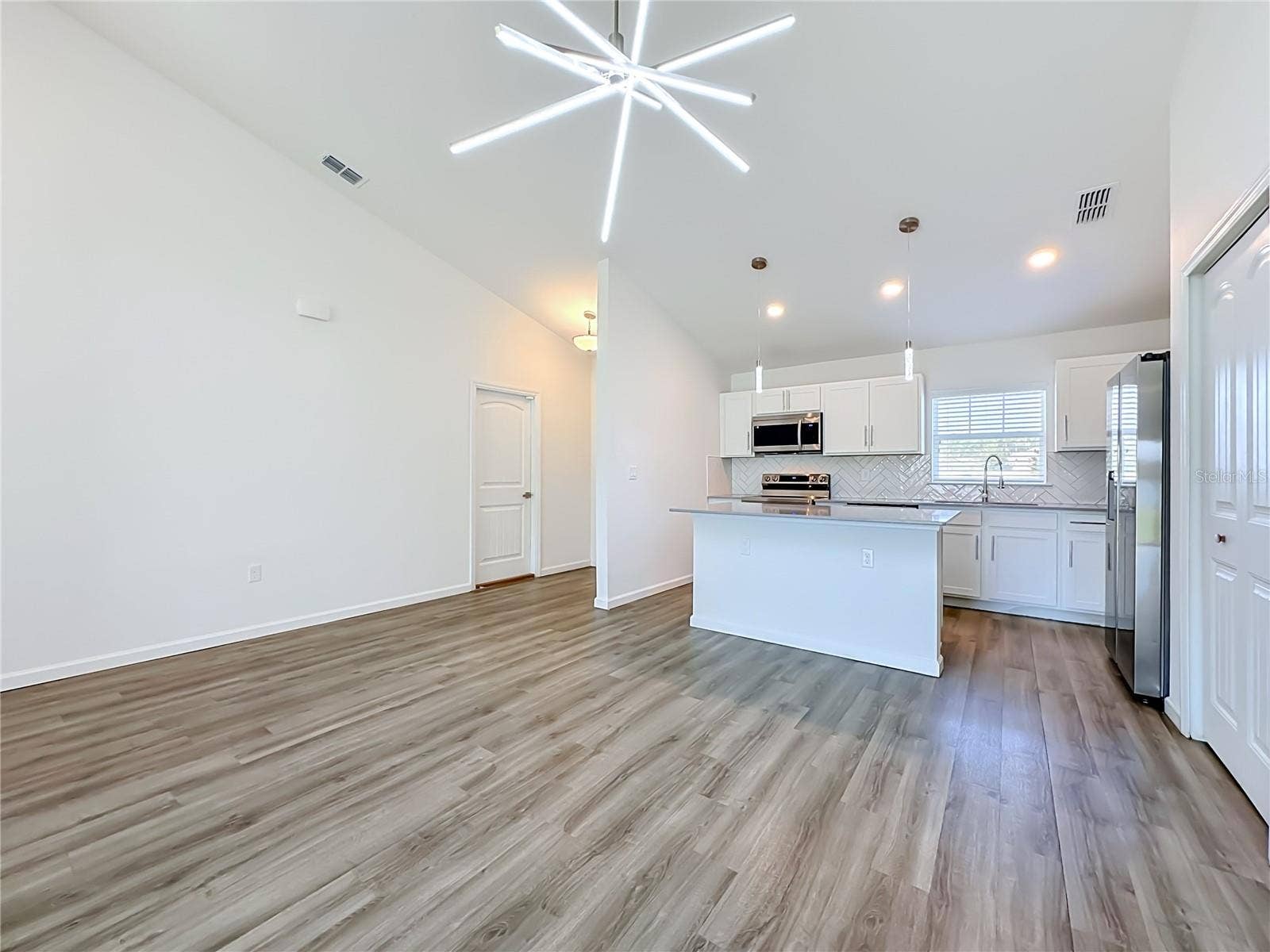 27 FREELAND LANE, Palm Coast, FL 32137 27 FREELAND LANE, Palm Coast, FL 32137