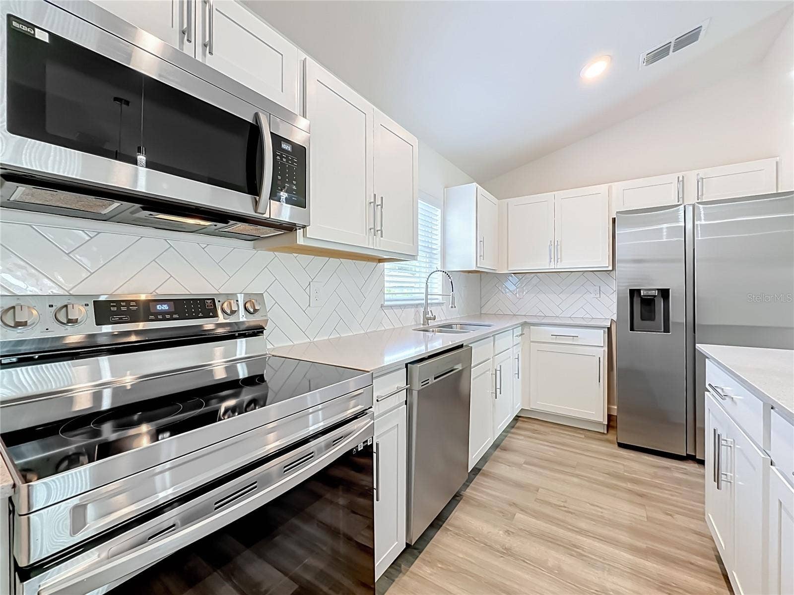 27 FREELAND LANE, Palm Coast, FL 32137 27 FREELAND LANE, Palm Coast, FL 32137