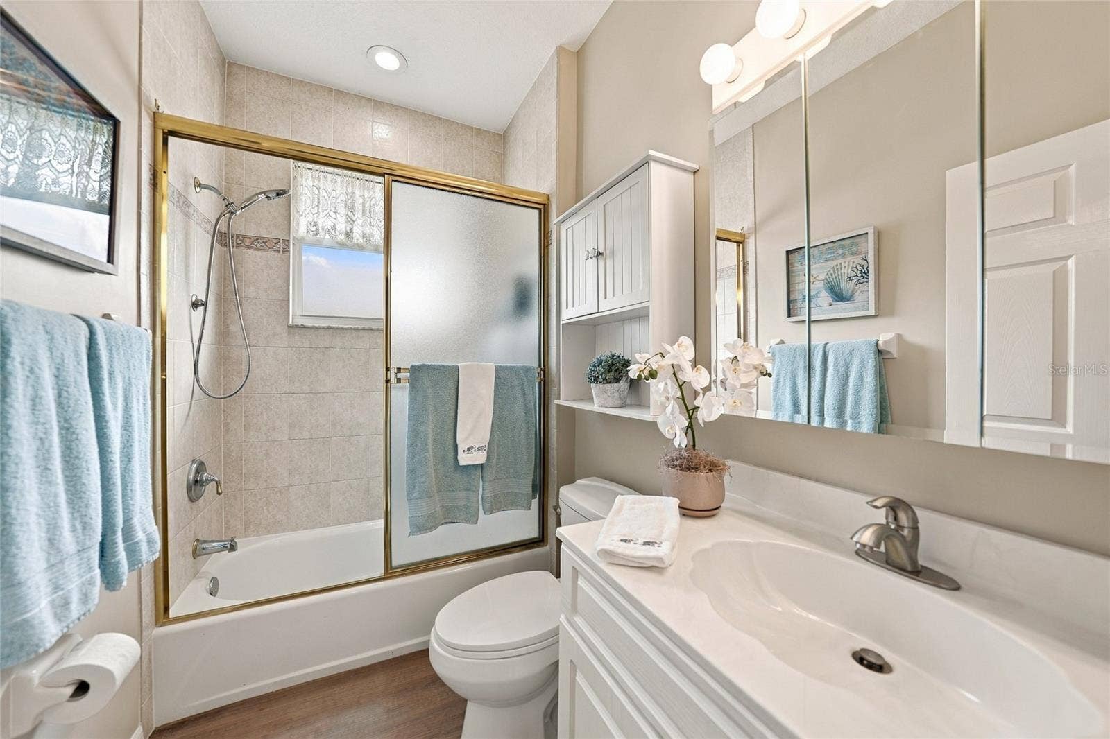 Bath with NEW flooring, Tub/Shower Combo