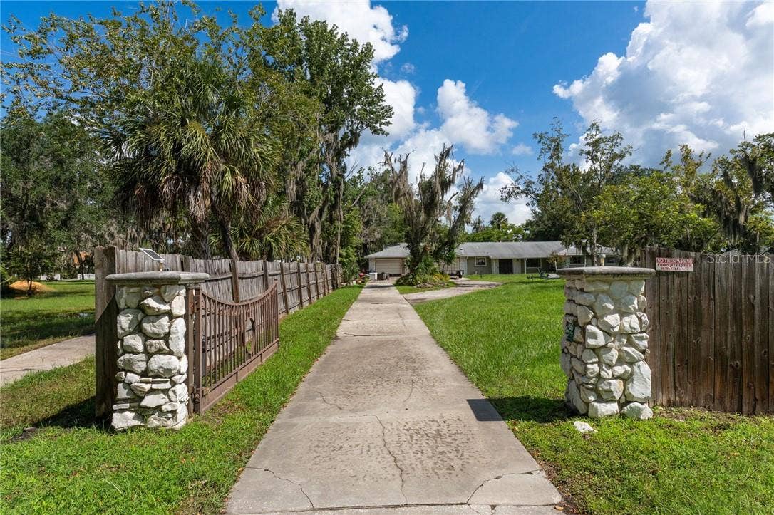 149 & 151 SE Paradise Point ROAD, Crystal River, FL 34429 149 & 151 SE Paradise Point ROAD, Crystal River, FL 34429