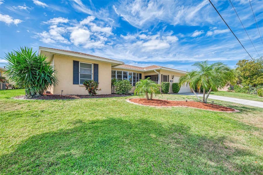 Property photo for 1290 LAKESIDE DRIVE, Venice, FL
