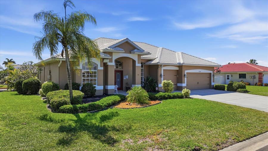 Property photo for 324 OAKWOOD CIRCLE, Englewood, FL