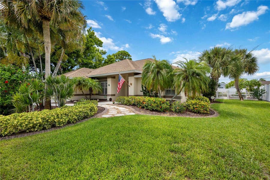 Property photo for 230 E GREEN STREET, Englewood, FL
