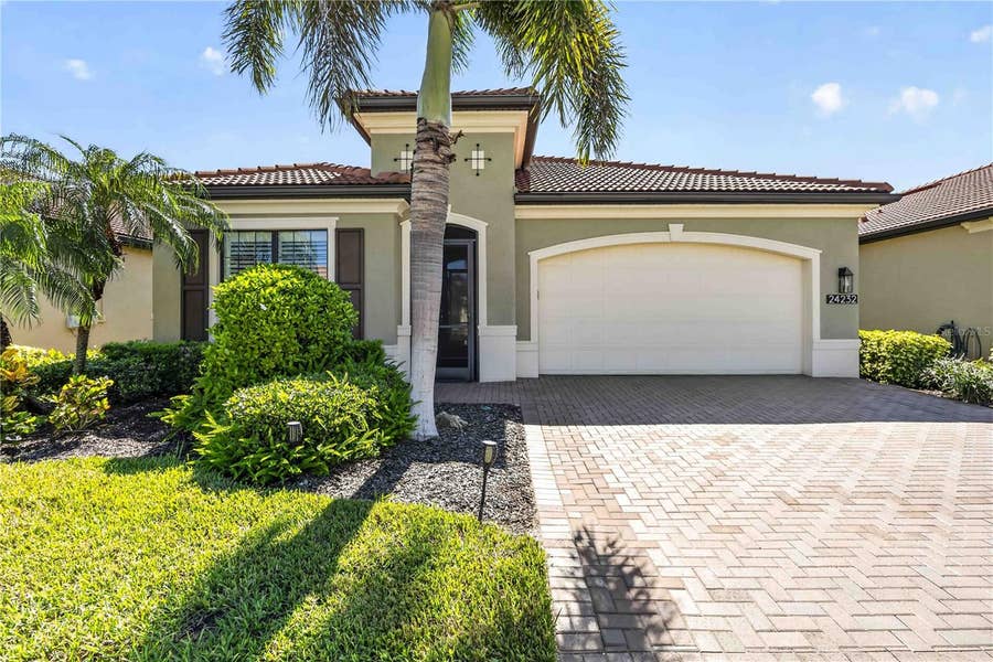 Property photo for 24232 GALLBERRY DRIVE, Venice, FL
