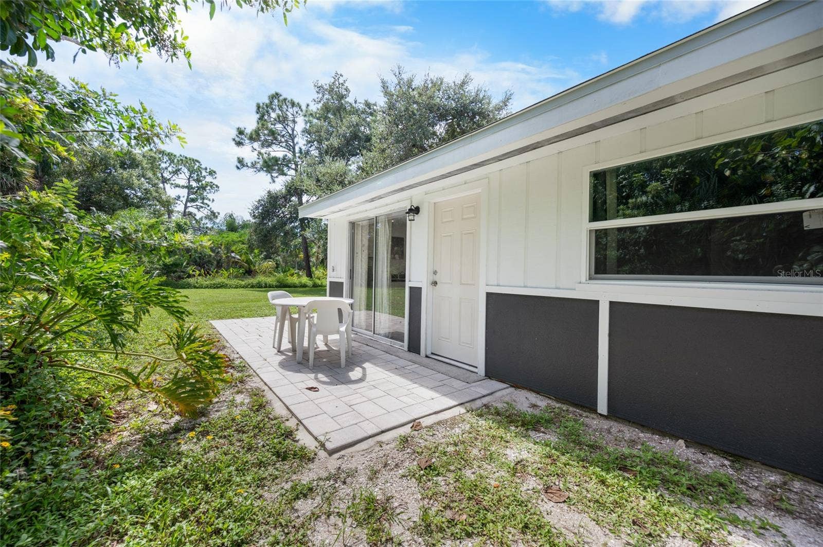 2111 HEASLEY ROAD, Englewood, FL 34223 outdoor seating area