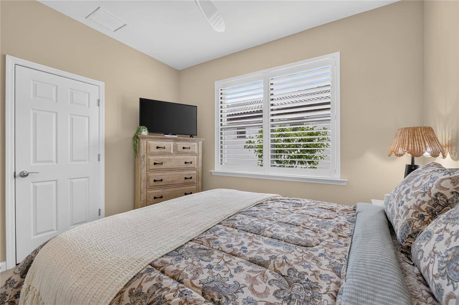 2588 DAISY DRIVE, North Port, FL 34289 2588 DAISY DRIVE, North Port, FL 34289